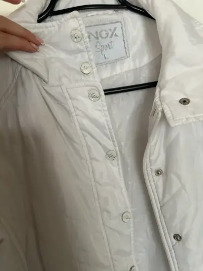 Chaqueta blanca acolchada NGX Sport para mujer - miniatura 3