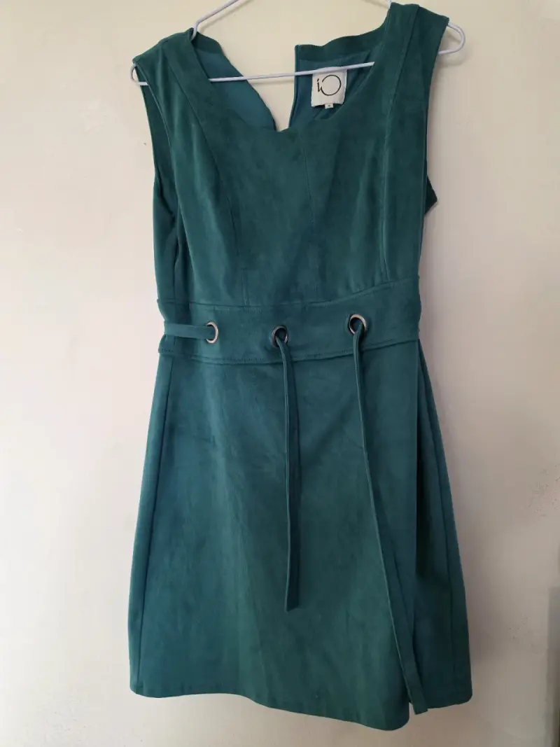Vestido negro con bordado rosa sin mangas - 2