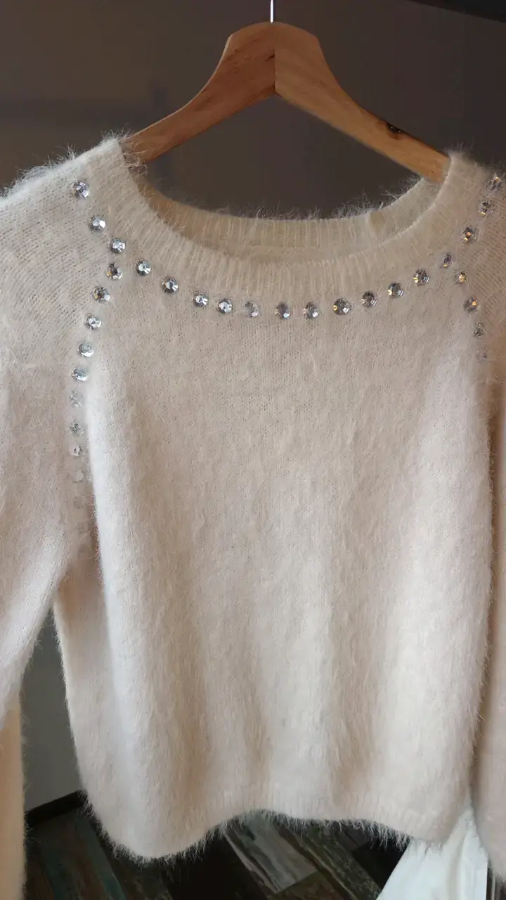 Suéter de lana blanco con detalles brillantes - 3
