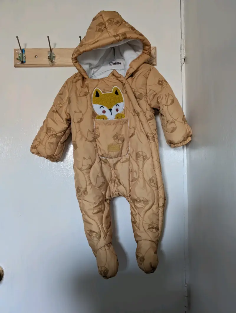 Enterito parka para bebé sin uso - 1