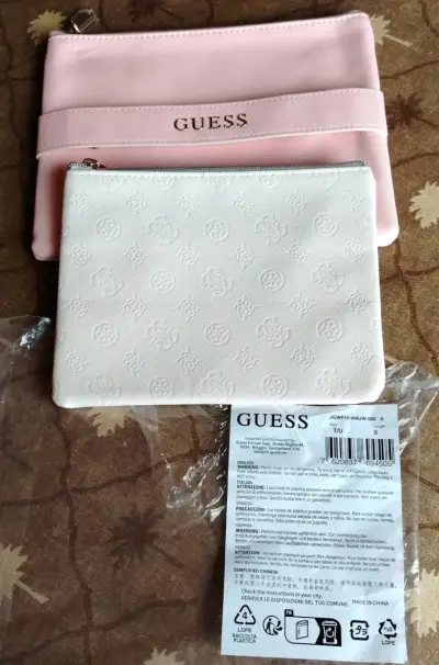 Set de bolsos Guess rosa y blanco - miniatura 1