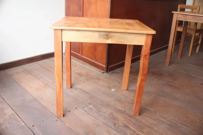 Mesa de madera pequeña - 3