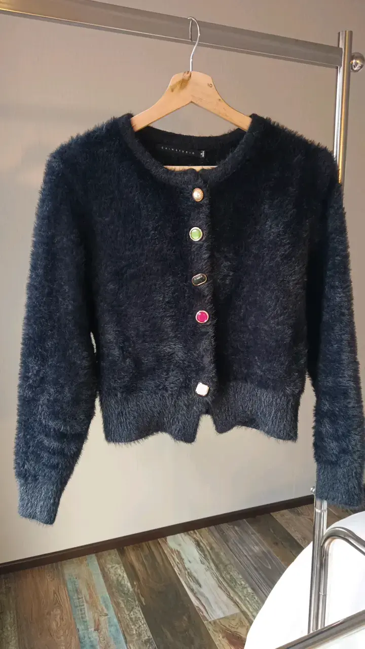Cardigan de lana negro con botones coloridos - 1