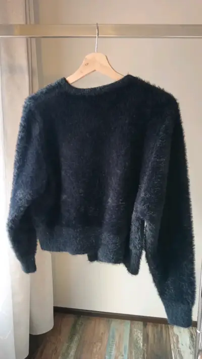 Cardigan de lana negro con botones coloridos - miniatura 2