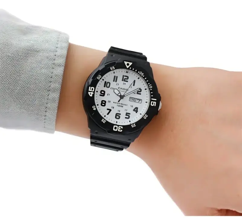 Reloj Casio Quartz Negro Resistente al Agua - 6