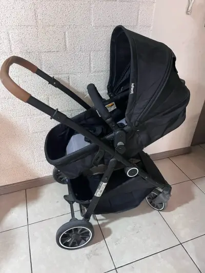 Coche de bebé Infanti negro con manillar ajustable - miniatura 1