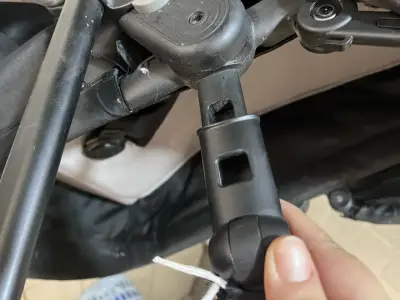 Coche de bebé Infanti negro con manillar ajustable - miniatura 4