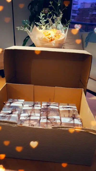 Set de 12 velas de soya en caja transparente - miniatura 1