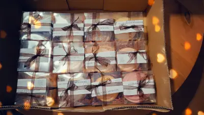 Set de 12 velas de soya en caja transparente - miniatura 2