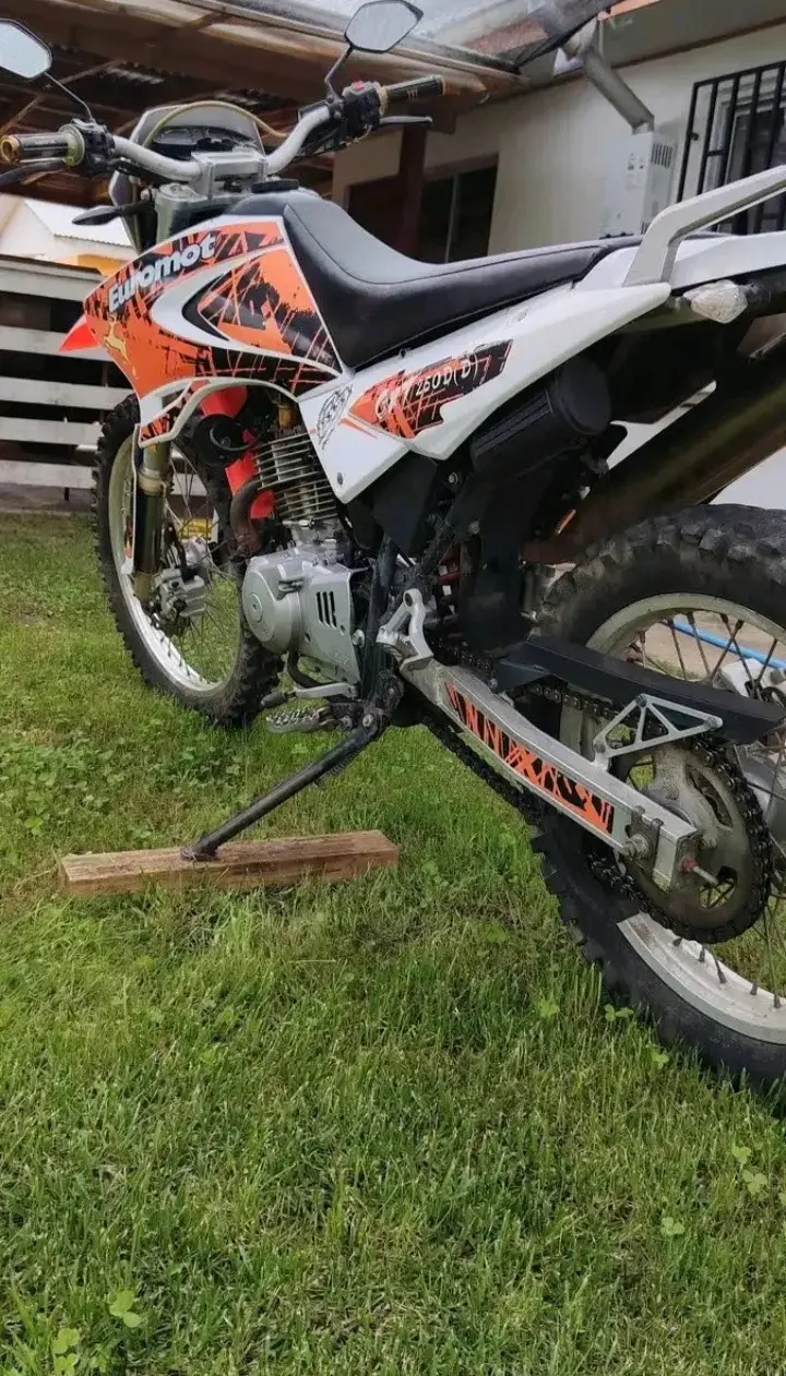 Moto Euromot GXT 250cc para Enduro - 2