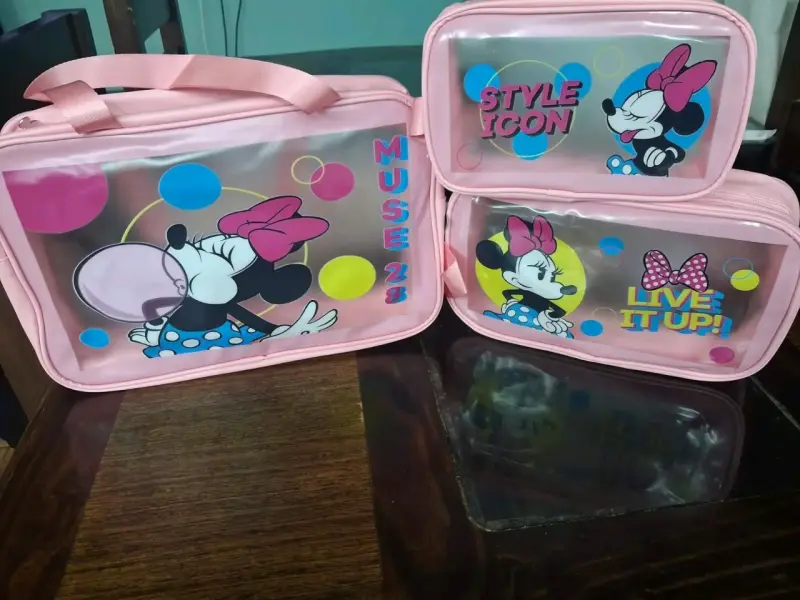 Set de neceseres Minnie Mouse y estuche Hello Kitty - 1