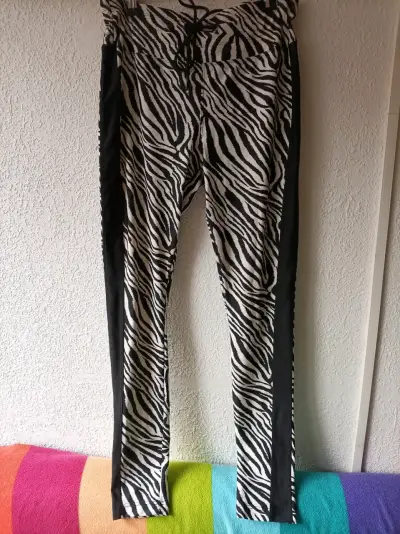 Pantalones de mujer con estampado de cebra - miniatura 1