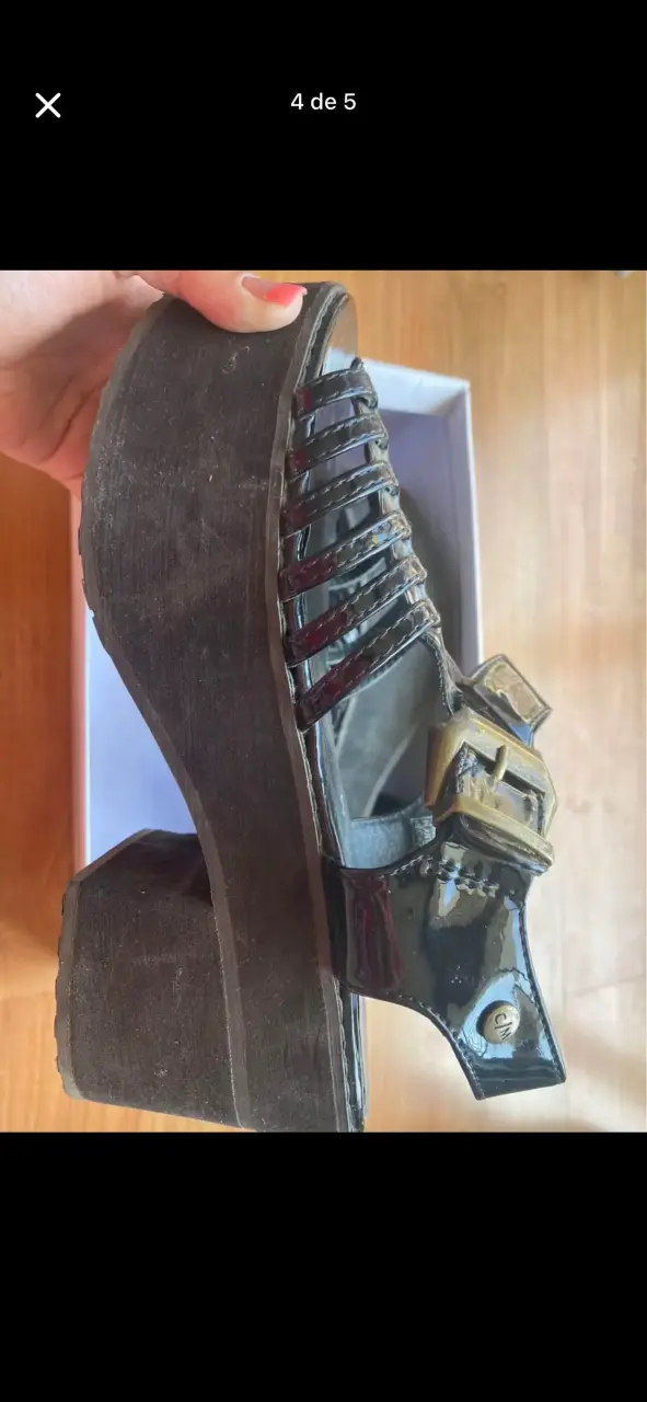 Sandalias negras de plataforma con hebilla - 2