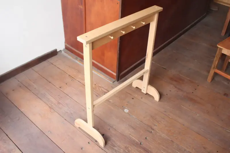 Perchero o porta útiles Montessori - 2