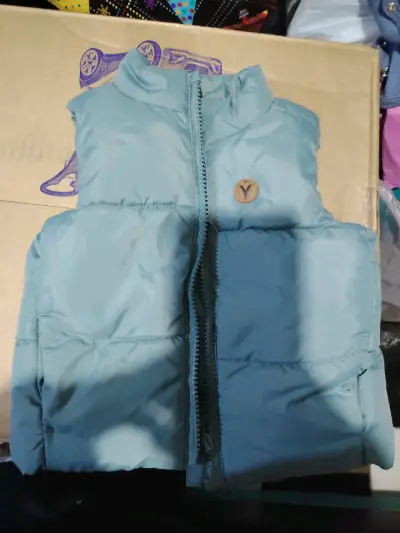 Chaqueta amarilla para bebé con capucha y forro polar - miniatura 2