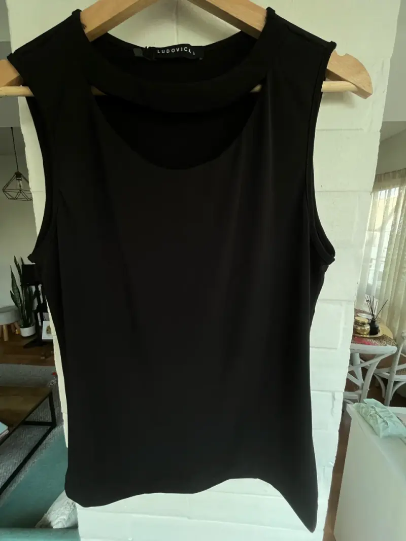 Blusa sin mangas negra Ludovica - 1