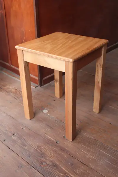 Mesa y silla de madera para niños - miniatura 4