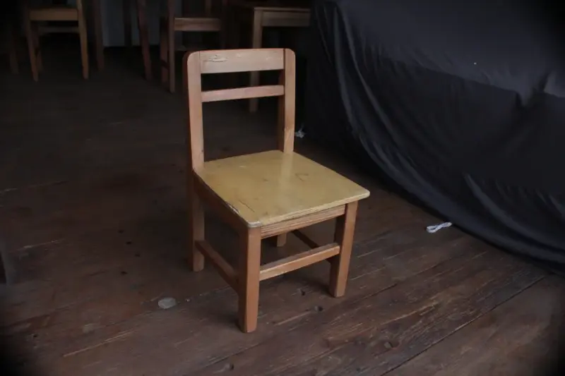 Mesa y silla de madera para niños - 5
