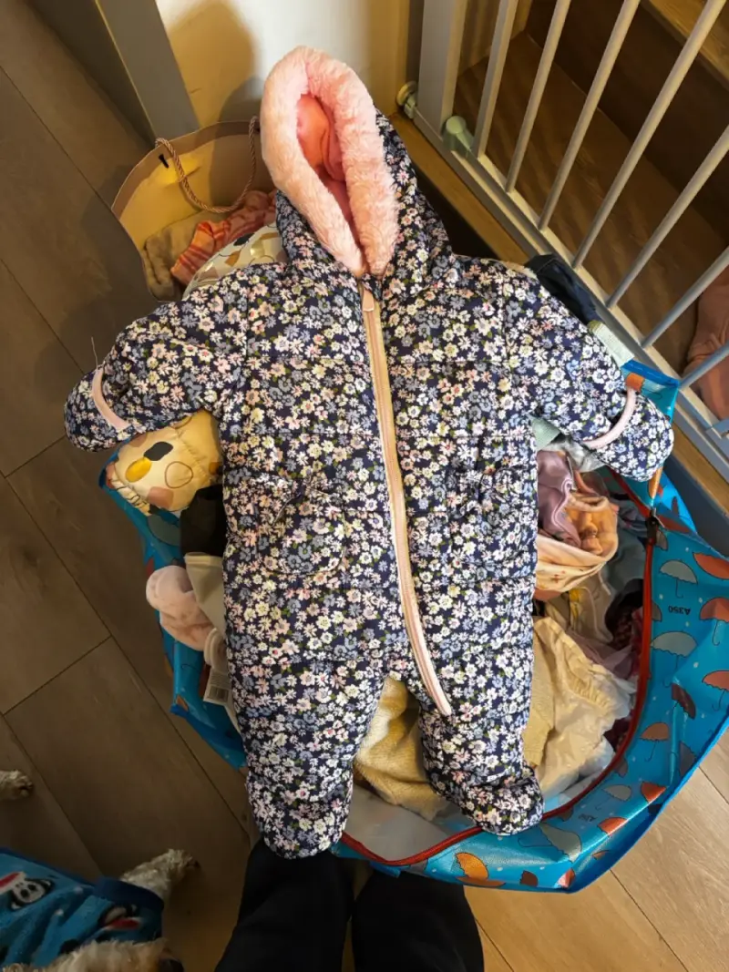 Enterito de invierno para bebé con diseño floral