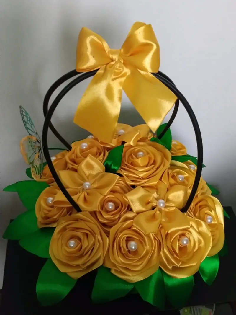 Ramo Floral Decorativo amarillo