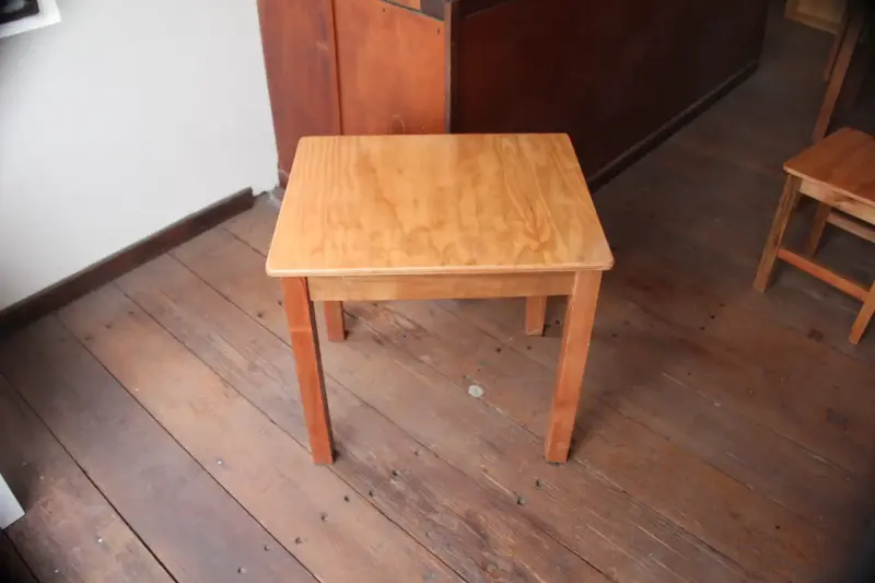 Mesa y silla de madera para niños - 5