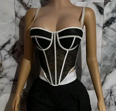 Corset negro con encaje y detalles blancos - miniatura 1