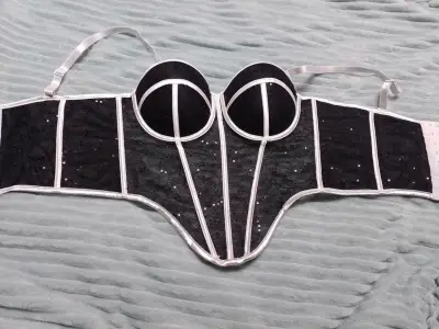 Corset negro con encaje y detalles blancos - miniatura 3