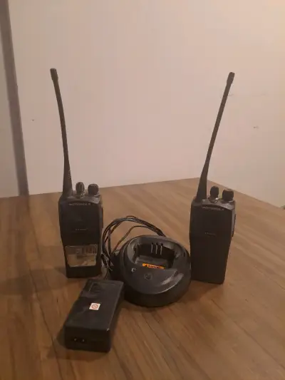 Radios Motorola EP450 con cargador - miniatura 1
