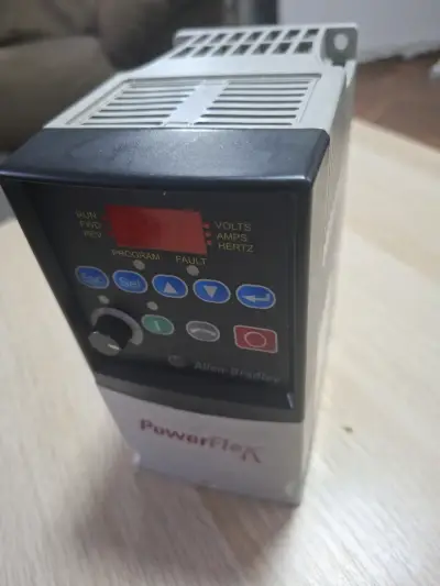 Variador de frecuencia Allen-Bradley PowerFlex 22A - miniatura 1