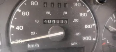 Camioneta Ford Ranger roja en buen estado - miniatura 6
