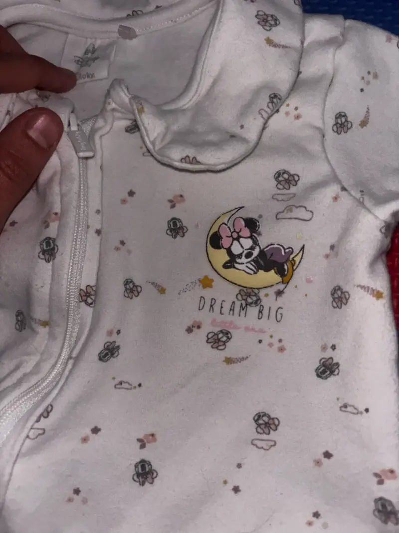 Pijama enterito para bebé con diseño de Minnie - 2