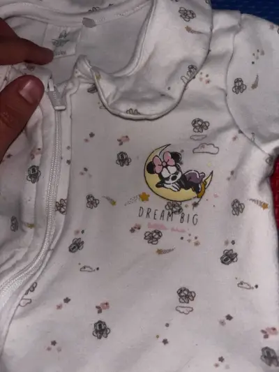 Pijama enterito para bebé con diseño de Minnie - miniatura 2