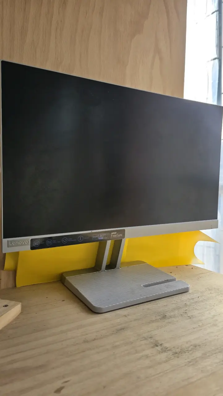 Monitor Lenovo ROTO - 1