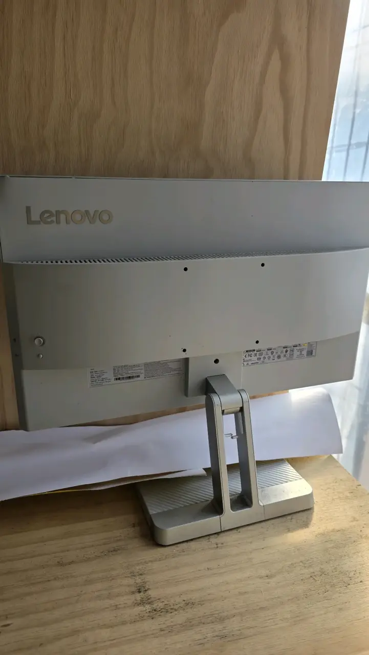 Monitor Lenovo ROTO - 3