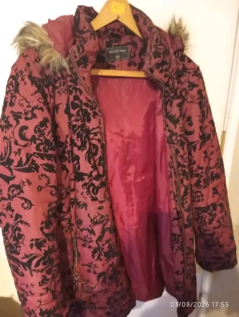 Abrigo de invierno con capucha y diseño floral - 1