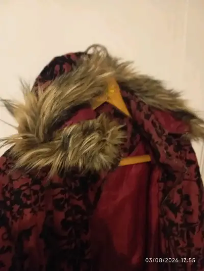 Abrigo de invierno con capucha y diseño floral - miniatura 2