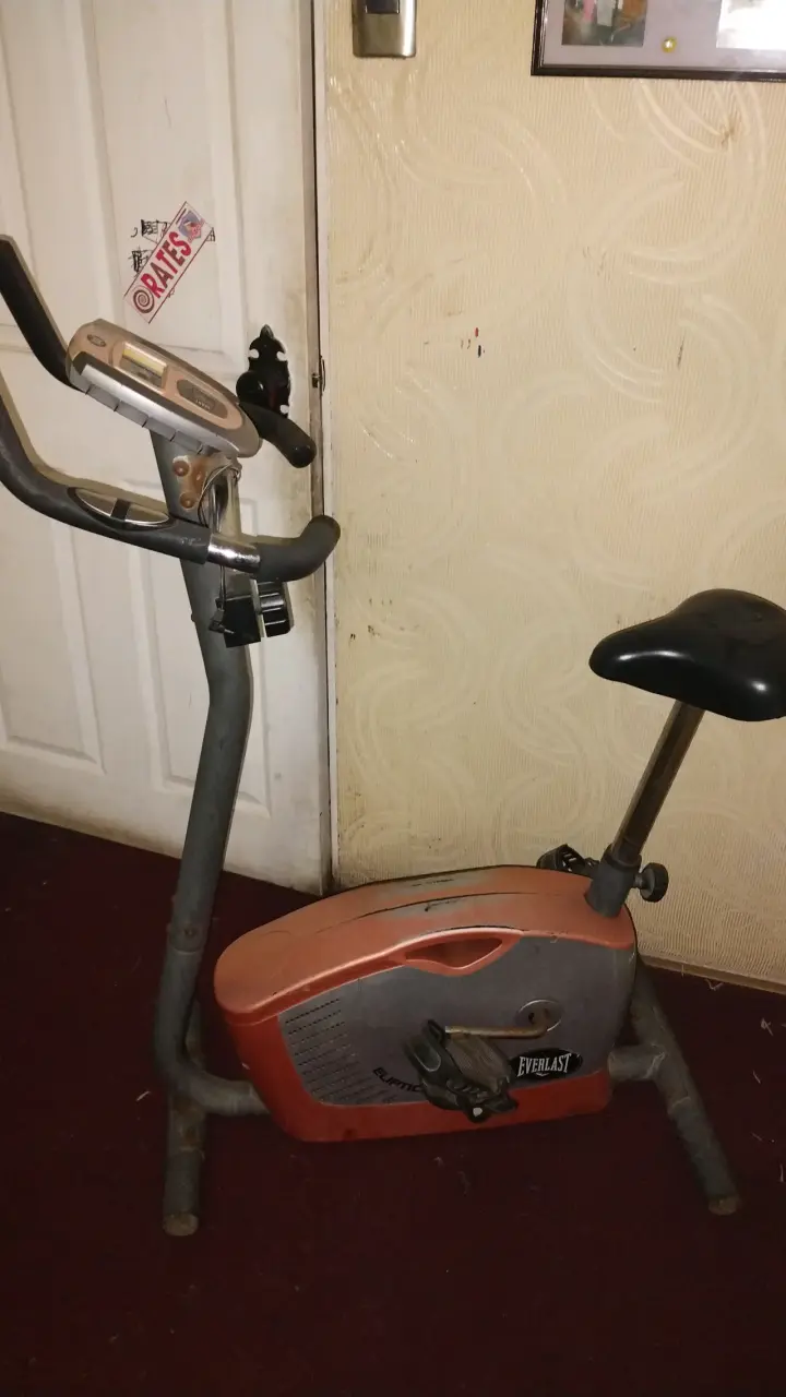 Bicicleta estática Everlast para ejercicio