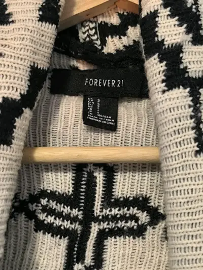Cardigan étnico blanco y negro Forever 21 - miniatura 2