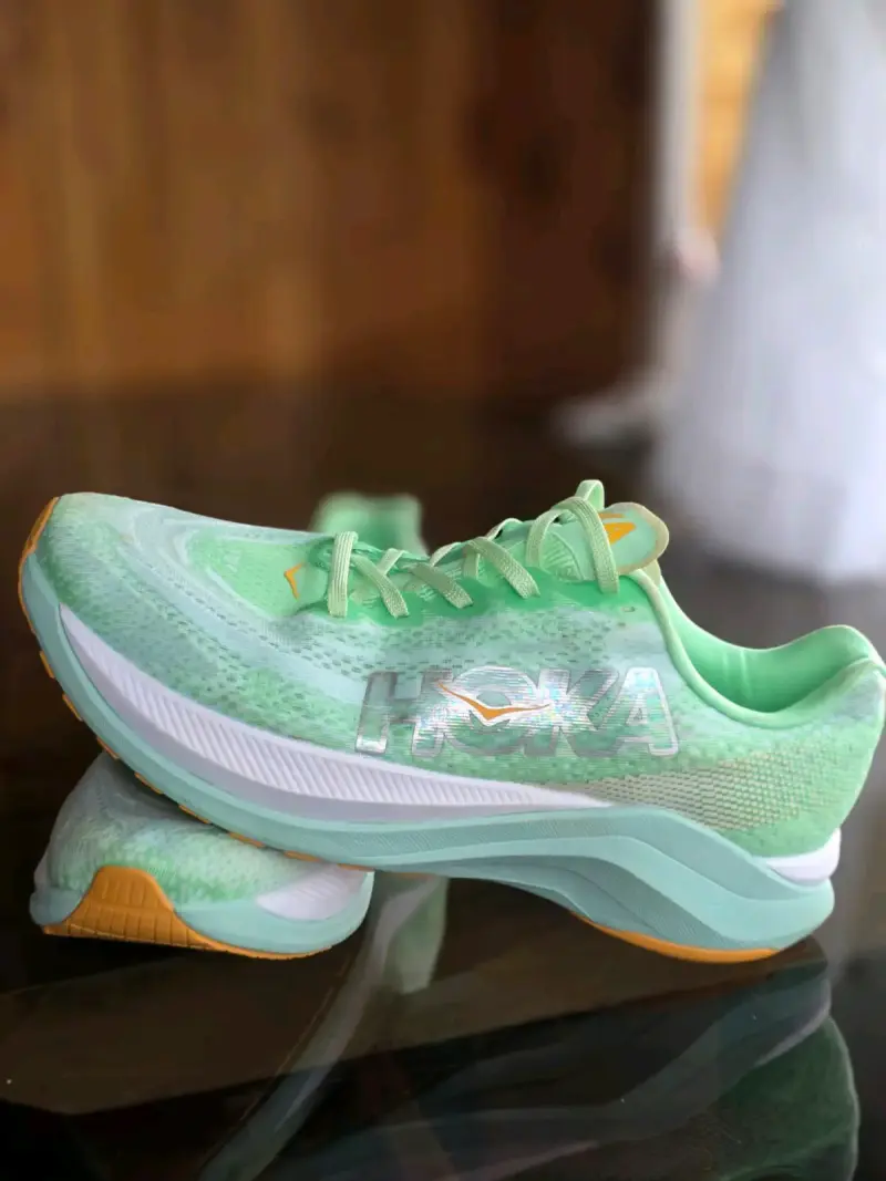 Zapatillas deportivas Hoka verdes para running n45 - 1