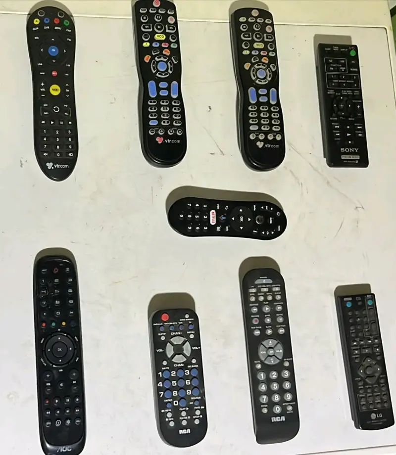 Lote de controles remotos universales y de marca - 1