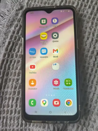 Samsung Galaxy A10s en buen estado - miniatura 3