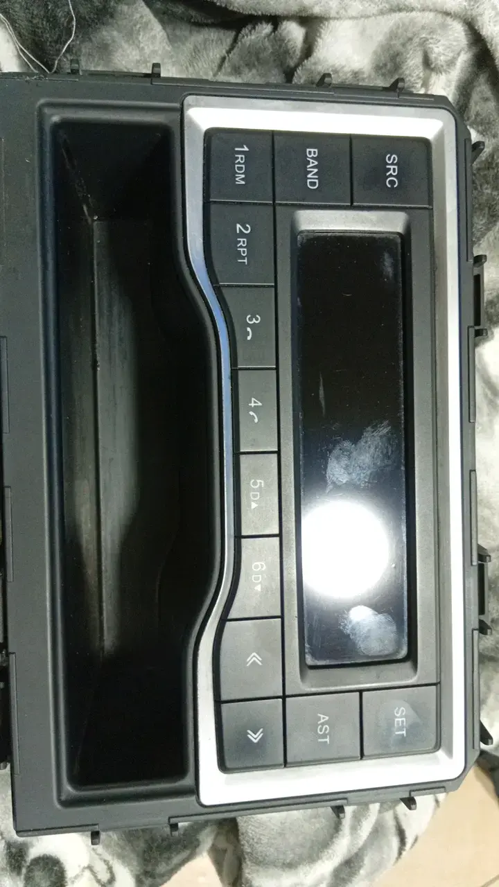 Radio de auto con reproductor multimedia - 1
