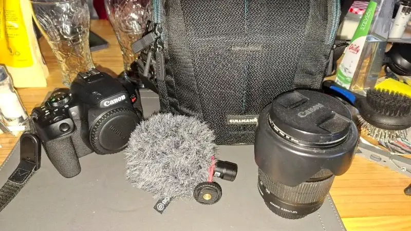 Canon T8i + Lente EF-S 18-135mm + Kit - 2