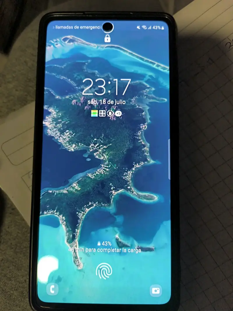 Samsung Galaxy S20 FE con cargador original - 1