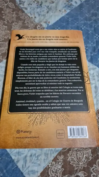 Libro 'Alas de Sangre' de Rebecca Yarros - miniatura 2