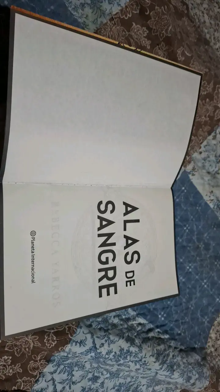 Libro 'Alas de Sangre' de Rebecca Yarros - 3