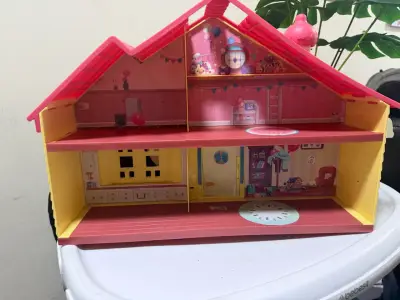 Casa de muñecas Barbie de tres pisos - miniatura 2