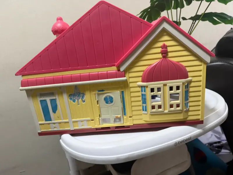 Casa de muñecas Barbie de tres pisos - 3