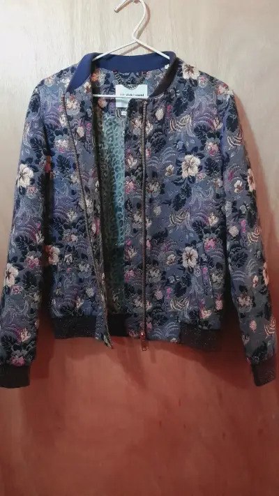Chaqueta bomber floral para mujer - miniatura 1