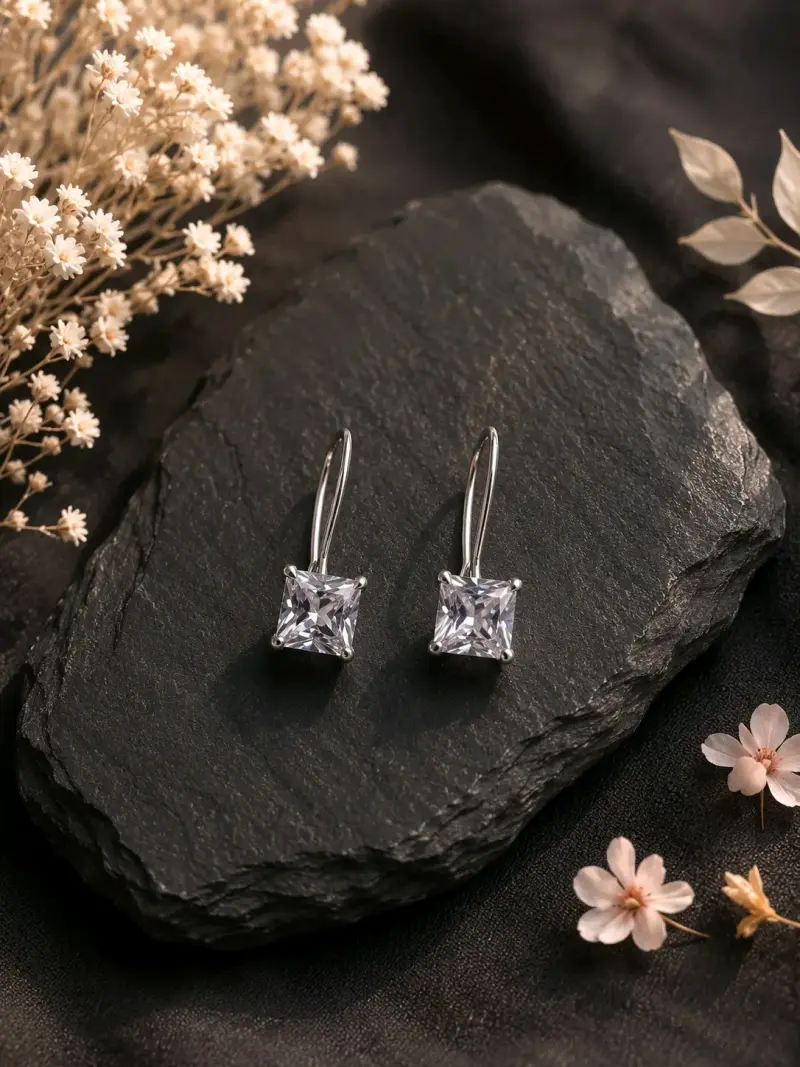 Elegantes aros de plata con circonitas cuadradas